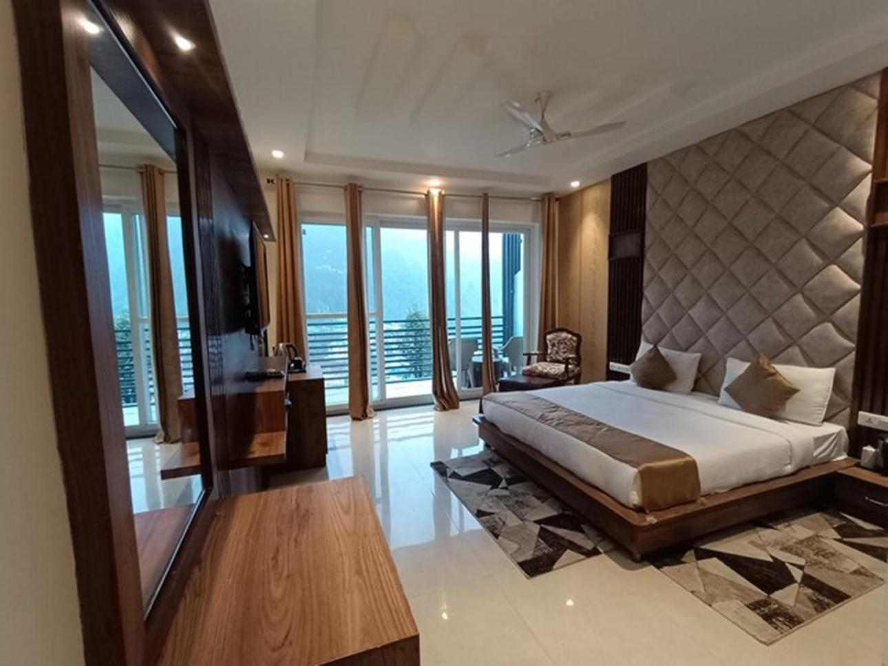 Rr Hotel & Resort Dharamshala Eksteriør bilde